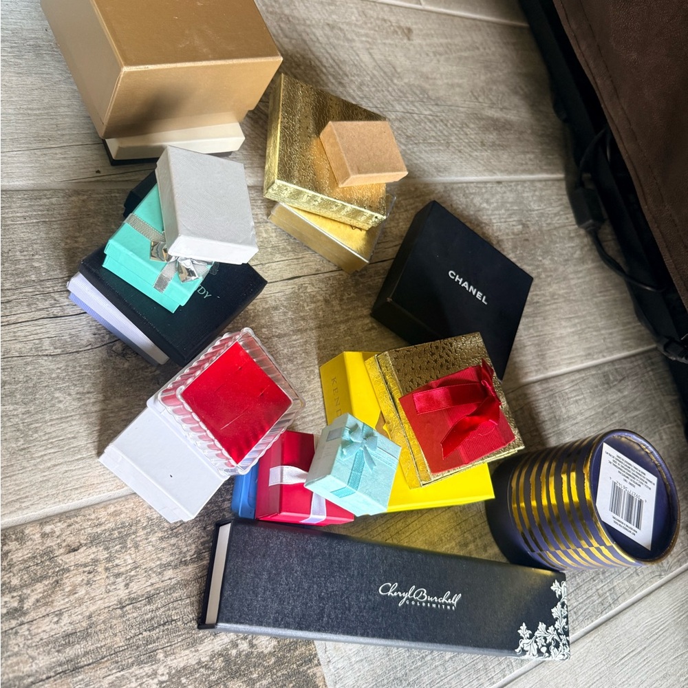 Assorted Jewelry Gift Boxes in Black, Gold, Red, Turquoise - Picture 2 of 2